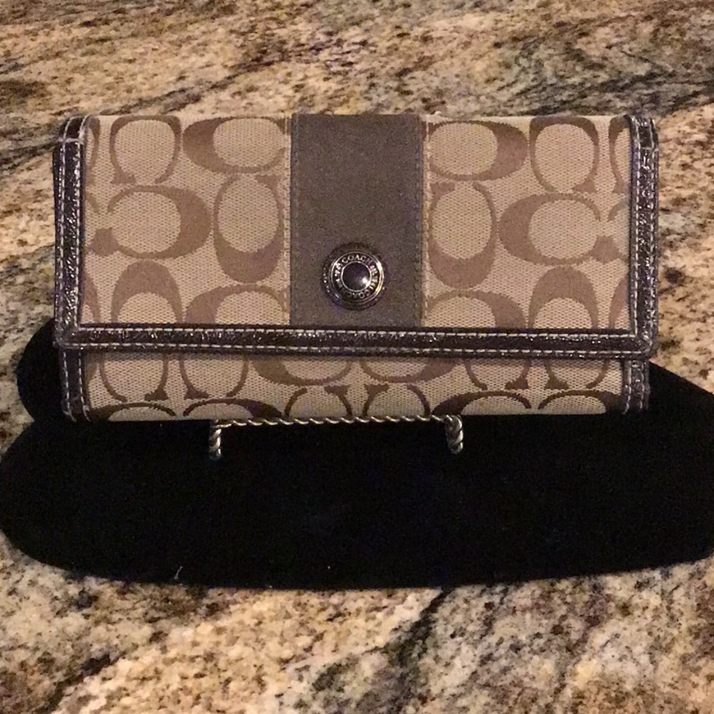 Used Coach snap wallet w/checkbook